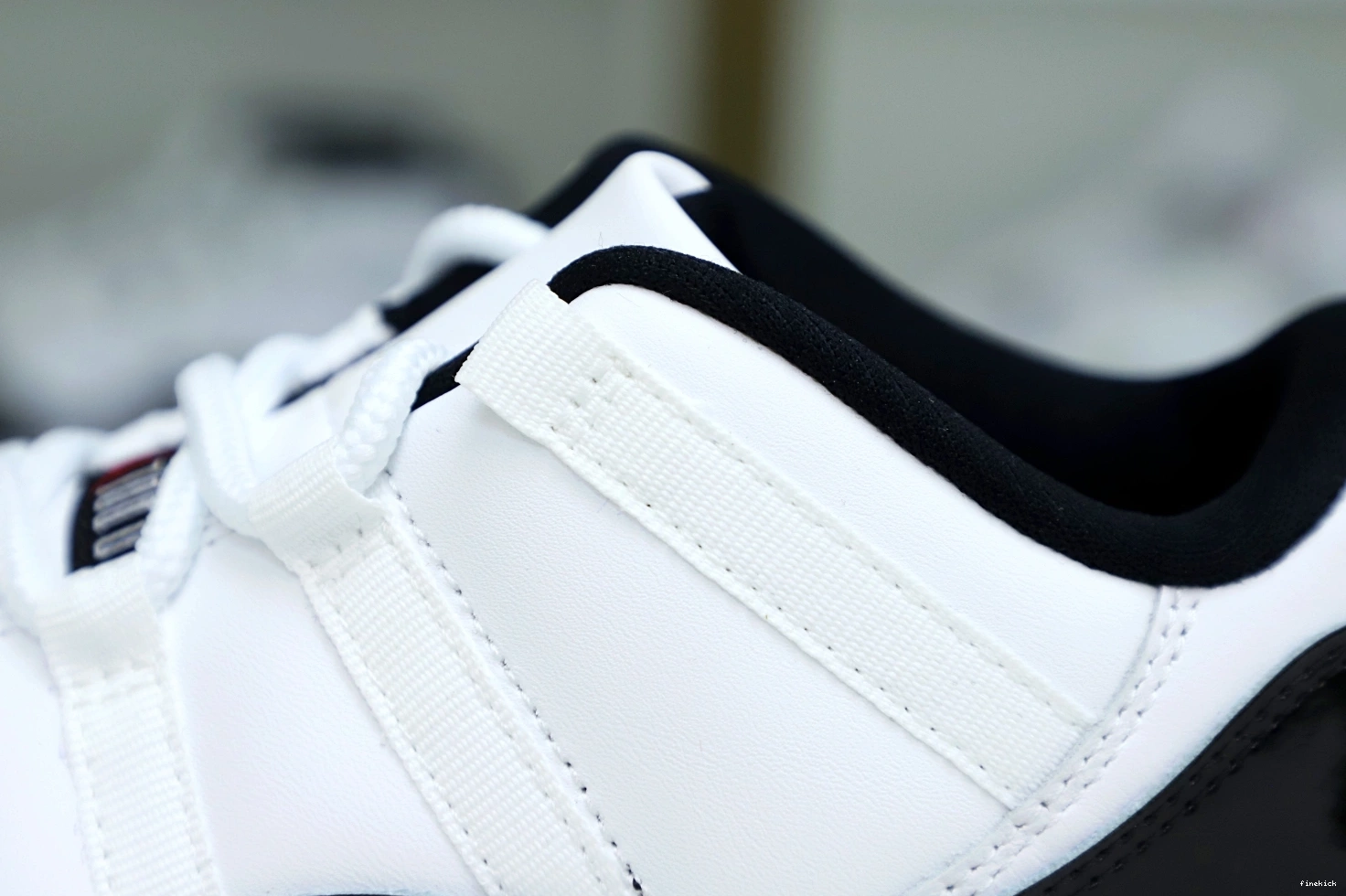 11 JORDAN AIR BRED WHITE LOW 1221